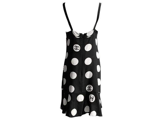 Cambon Vestido de seda preto com bolinhas e logo CC da Chanel - vista 3