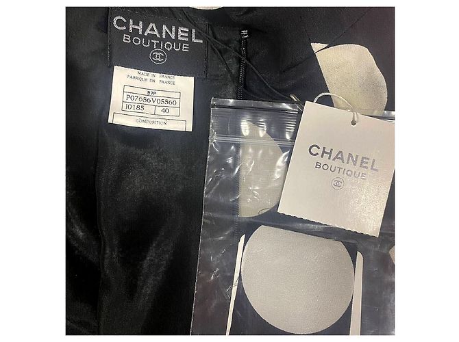 Cambon Vestido de seda preto com bolinhas e logo CC da Chanel - vista 4