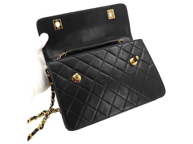 Borsa a spalla Chanel Matelassé con doppio fermo a scatto Nero - vista 6