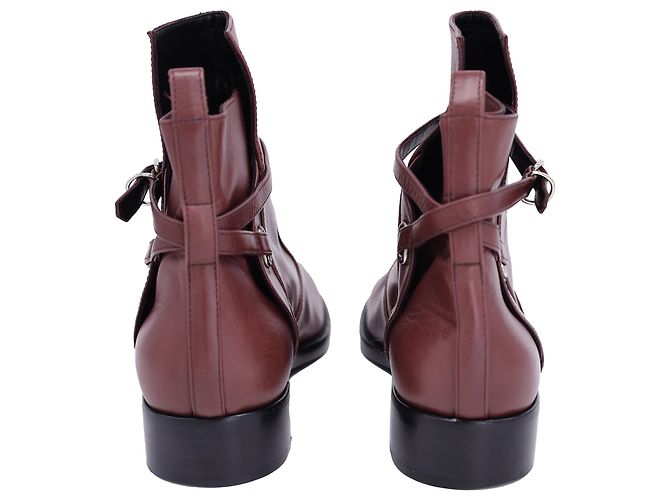 Botas de tornozelo planas Balenciaga com detalhe de cinto em couro marrom - vista 3