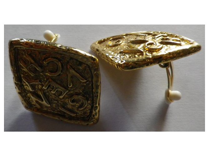 Pendientes clip Givenchy dorados - vista 6