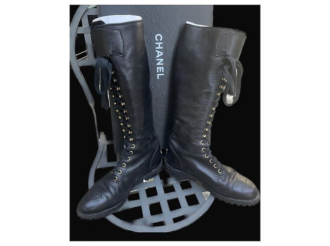 Stivali piatti Chanel in pelle nera con lacci numero 36 Nero - vista 2