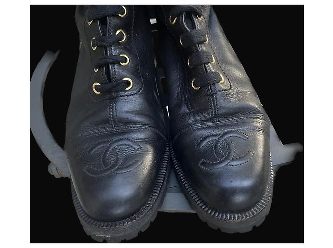 Stivali piatti Chanel in pelle nera con lacci numero 36 Nero - vista 6