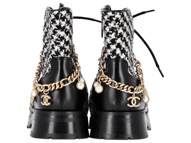 Timeless Botas de combate em couro preto e branco com padrão de tweed e logo CC entrelaçado da Chanel - vista 5