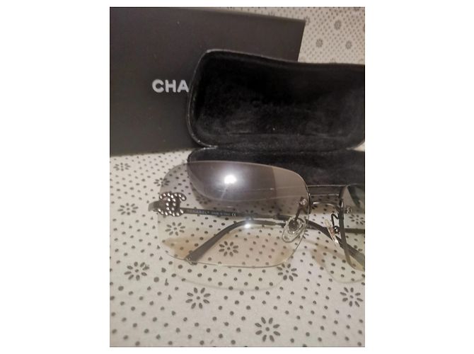 Gafas de sol Chanel con Strass Negras Negro Plata Gris antracita - vista 3