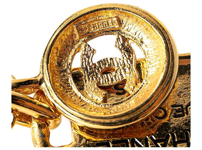 Collana pendente rotonda in CC placcata oro e Rue Cambon di Chanel D'oro - vista 2