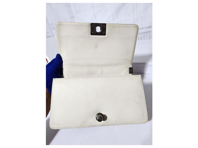 Chanel Medium Clasp Boy Bag Creme/Schwarz Roh - Ansicht 11