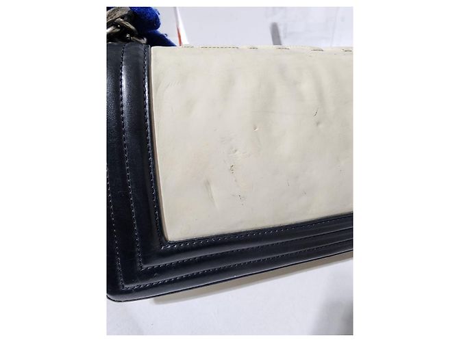 Chanel Medium Clasp Boy Bag Creme/Schwarz Roh - Ansicht 12