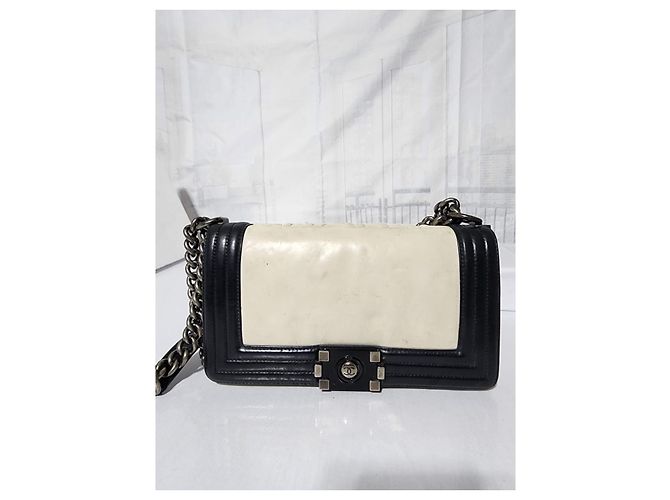 Chanel Medium Clasp Boy Bag Creme/Schwarz Roh - Ansicht 19