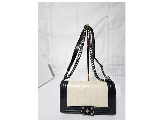 Chanel Medium Clasp Boy Bag Creme/Schwarz Roh - Ansicht 2