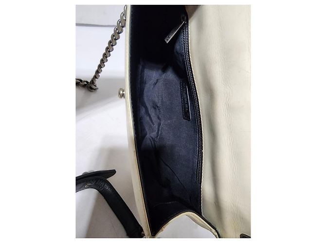 Chanel Medium Clasp Boy Bag Creme/Schwarz Roh - Ansicht 20