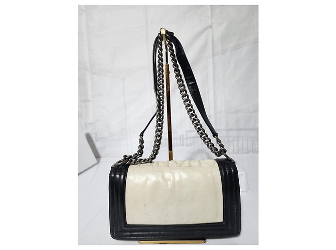 Chanel Medium Clasp Boy Bag Creme/Schwarz Roh - Ansicht 5