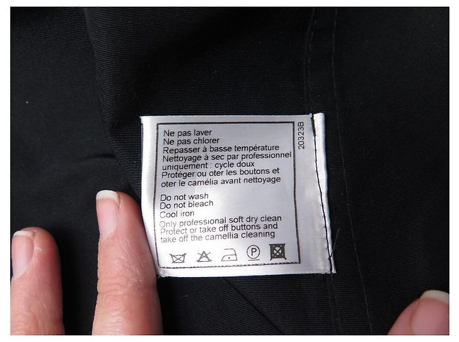 NUEVO ABRIGO CHANEL IMPERMEABLE LARGO TAMAÑO 36 SEDA NEGRA TRENCH COAT Negro - vista 6