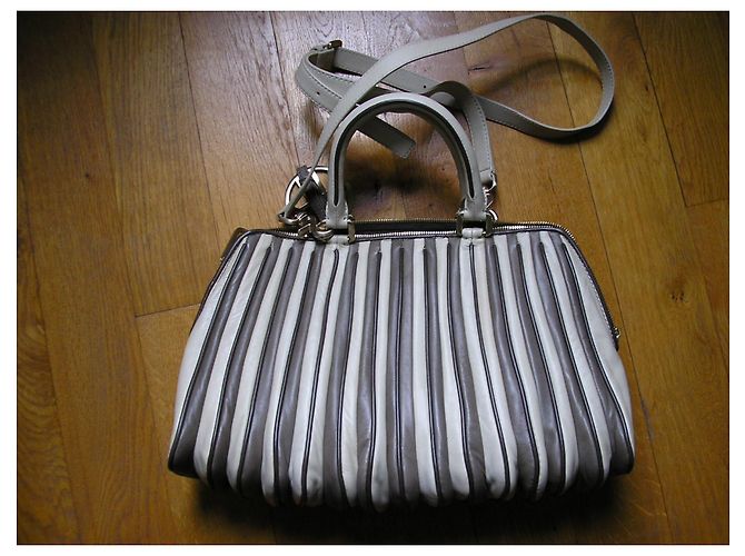 Hugo Boss Bicolor Leder Handtasche/Schultertasche. Beige - Ansicht 5