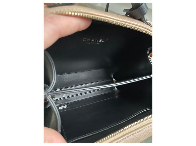 Vanity Beauty case Chanel beige in pelle con finiture dorate - vista 13