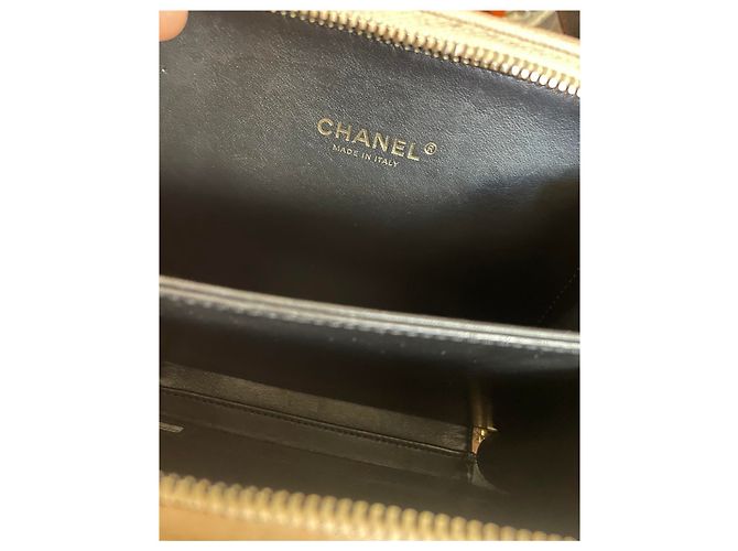 Vanity Beauty case Chanel beige in pelle con finiture dorate - vista 14