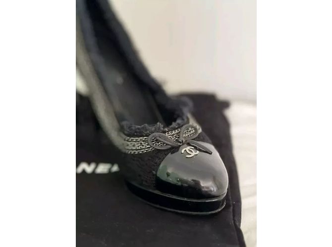 Chanel Décolleté in pelle verniciata nera tweed con catene e punta a cappuccio 2009 Nero - vista 2