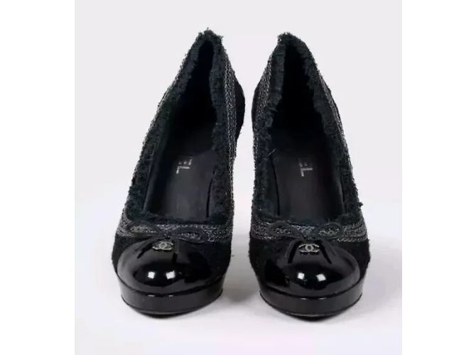 Chanel Décolleté in pelle verniciata nera tweed con catene e punta a cappuccio 2009 Nero - vista 3