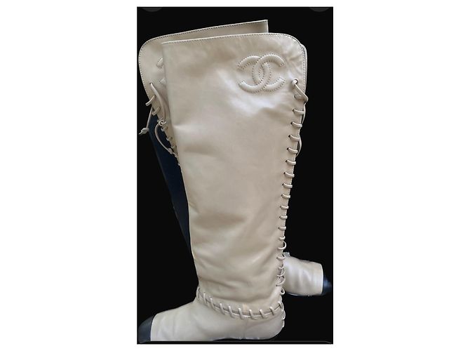 Botas Chanel de piel de cordero beige - vista 3