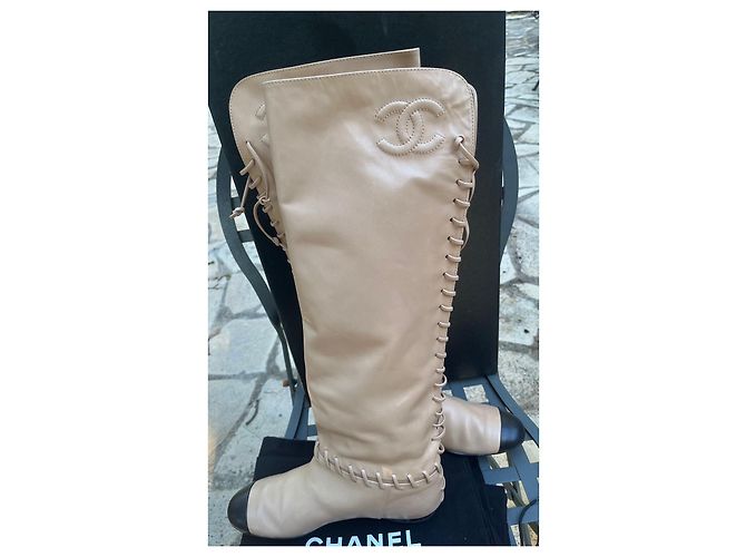 Botas Chanel de piel de cordero beige - vista 4