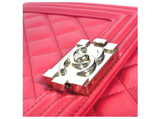 Borsa a spalla Chanel Boy Pochette in pelle rossa Rosso - vista 8