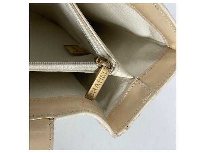 Borsa tote in pelle verniciata avorio Chanel Crudo - vista 13