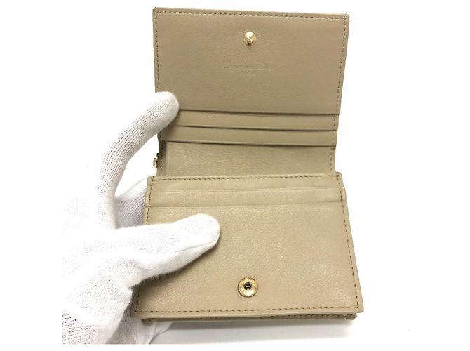 Cartera bi-fold Lady Cannage de Christian Dior Beige - vista 6