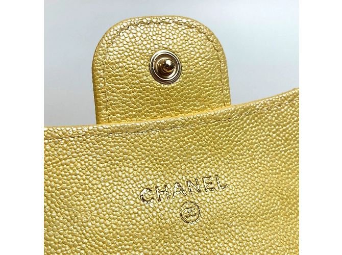 Portafoglio a catena in pelle caviar gialla metallica Chanel - vista 10