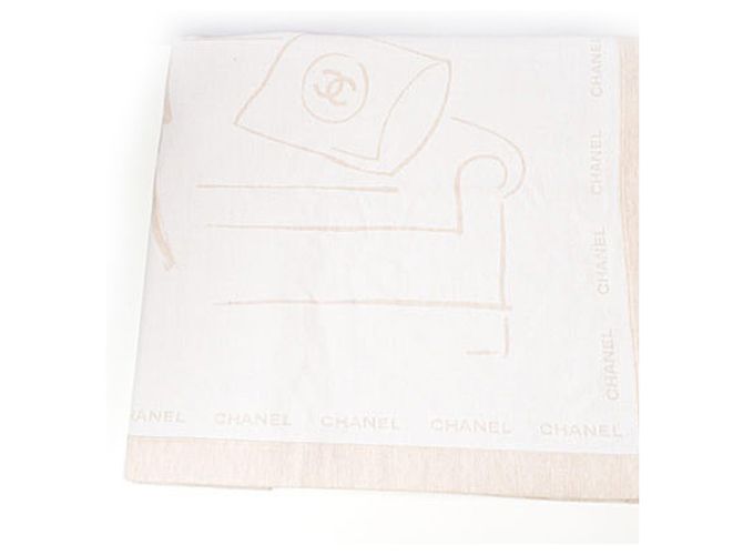 Couverture réversible Chanel Motif Mademoiselle CC Beige - vue 12