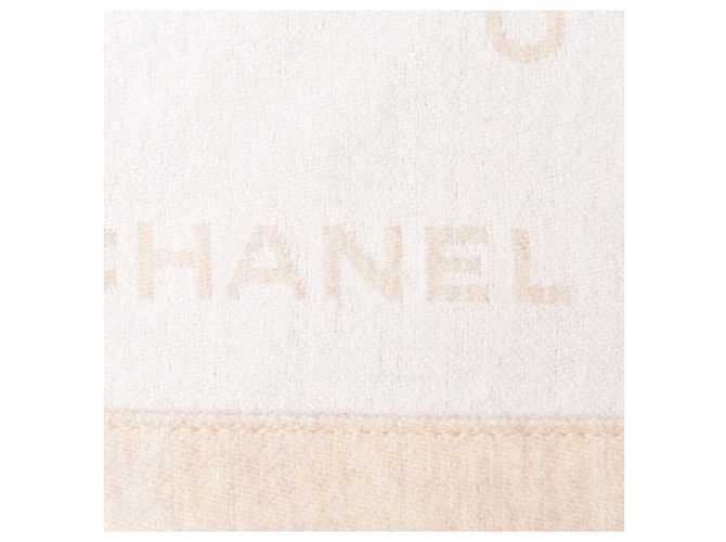 Couverture réversible Chanel Motif Mademoiselle CC Beige - vue 7