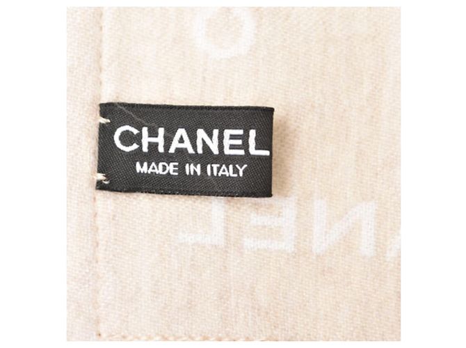 Couverture réversible Chanel Motif Mademoiselle CC Beige - vue 8