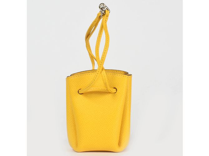 Hermès Pochette Vespa Hermes in pelle Courchevel gialla Giallo - vista 3