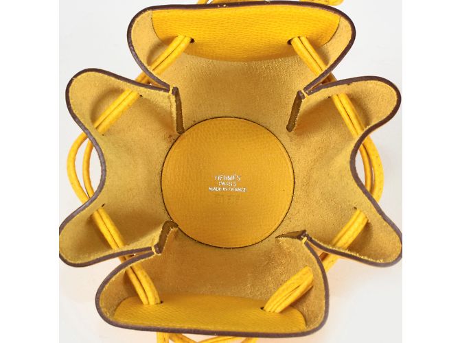 Hermès Pochette Vespa Hermes in pelle Courchevel gialla Giallo - vista 5