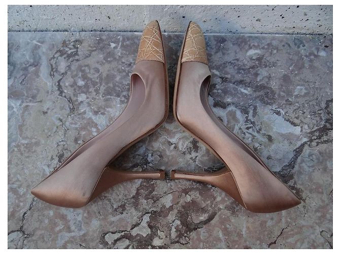 Décolleté Prada in pelle beige e satin rosa 37 FR - vista 10