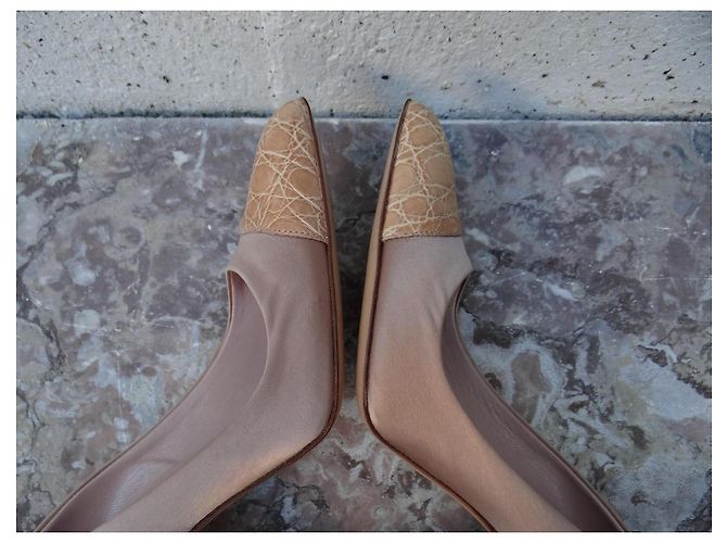 Décolleté Prada in pelle beige e satin rosa 37 FR - vista 11