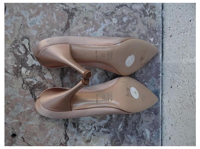 Décolleté Prada in pelle beige e satin rosa 37 FR - vista 14