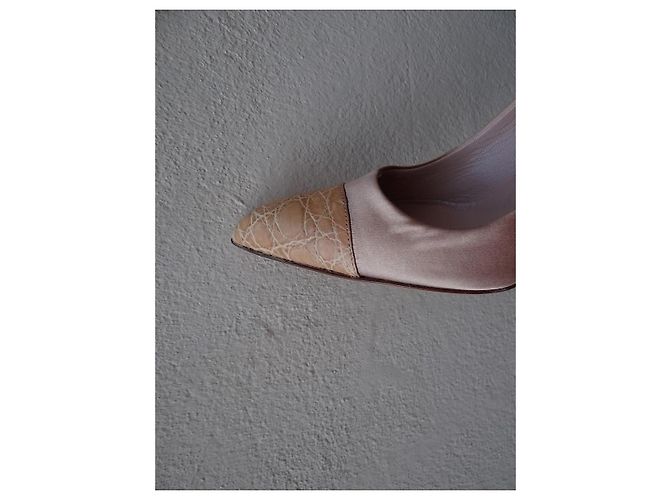 Décolleté Prada in pelle beige e satin rosa 37 FR - vista 4
