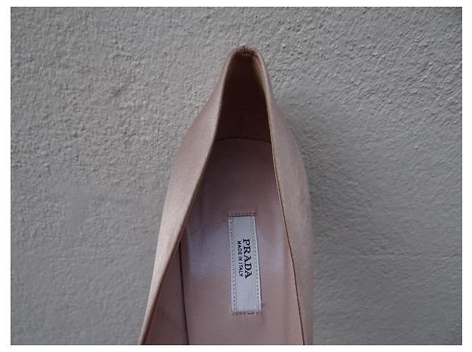 Décolleté Prada in pelle beige e satin rosa 37 FR - vista 5
