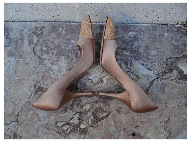 Décolleté Prada in pelle beige e satin rosa 37 FR - vista 7