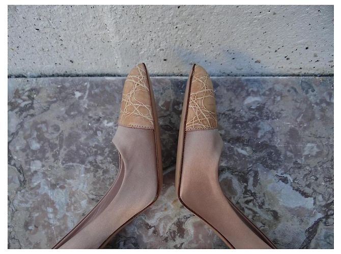 Décolleté Prada in pelle beige e satin rosa 37 FR - vista 8