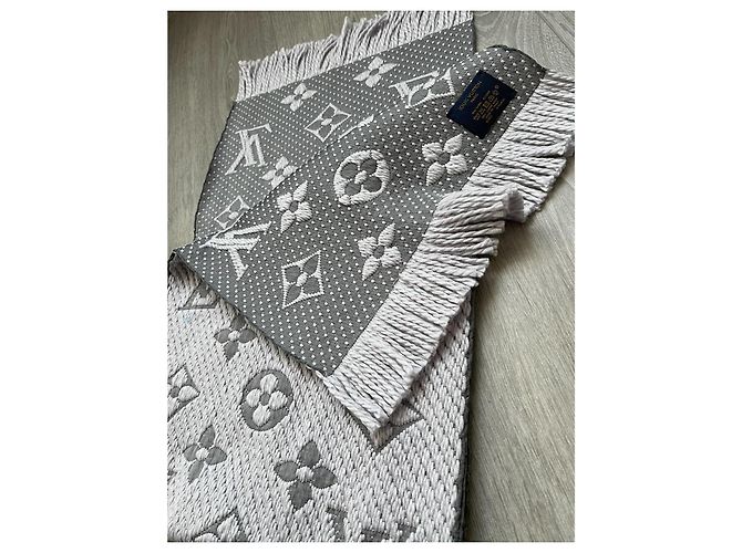 Louis Vuitton Logomania Wollschal Grau - Ansicht 4