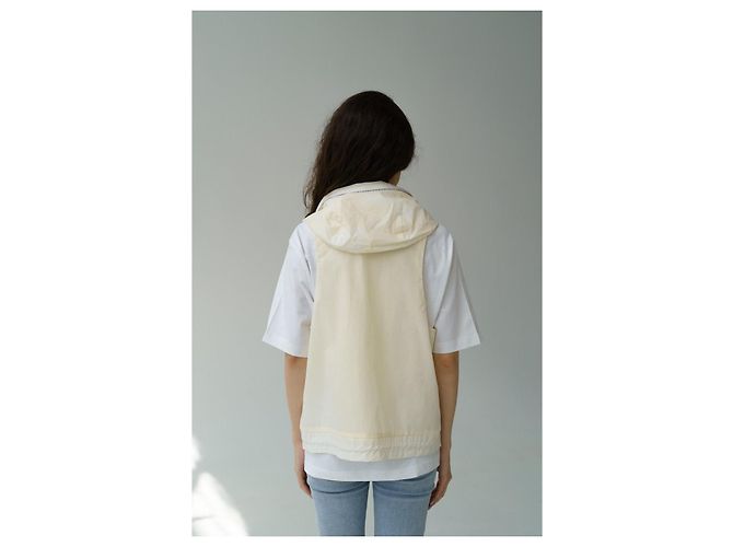 2018 18P Chanel & Karl Lagerfeld línea deportiva chaleco logo CC botones Beige - vista 3
