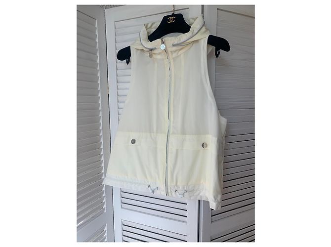 2018 18P Chanel & Karl Lagerfeld línea deportiva chaleco logo CC botones Beige - vista 8