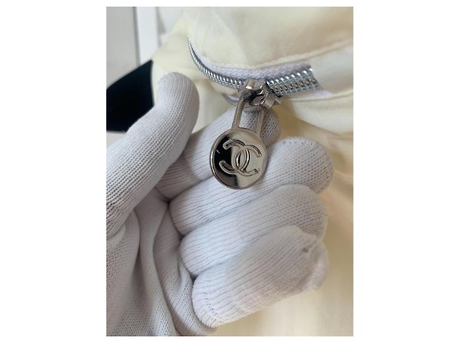 2018 18P Chanel & Karl Lagerfeld línea deportiva chaleco logo CC botones Beige - vista 9