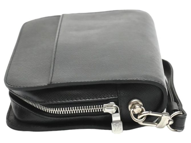 Borsa Louis Vuitton Taiga Nero Grigio - vista 4