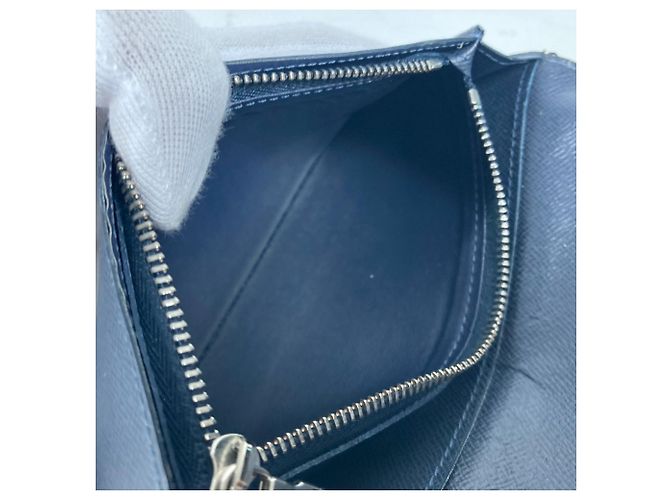 Cartera Larga Brazza en Taiga Louis Vuitton Azul marino - vista 13