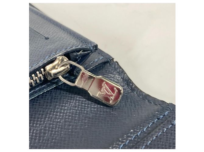 Cartera Larga Brazza en Taiga Louis Vuitton Azul marino - vista 9