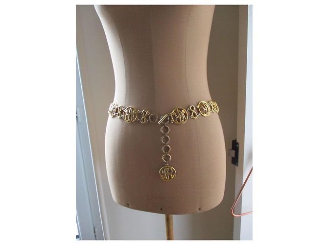 Nina Ricci Gürtel/Halskette aus goldfarbenem Metall. Gold hardware - Ansicht 2