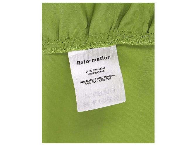 Top asimétrico fruncido Reformation en seda verde - vista 5