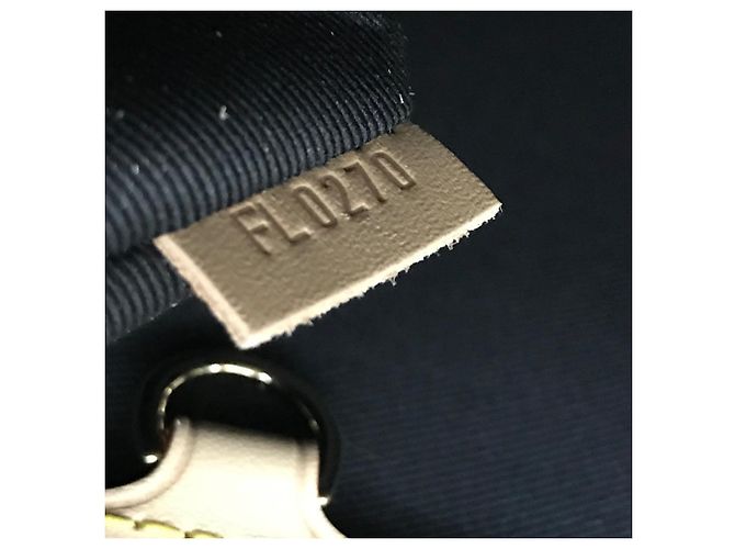 Borsa a spalla Carry It con stampa Monogram Reverse di Louis Vuitton Marrone - vista 7